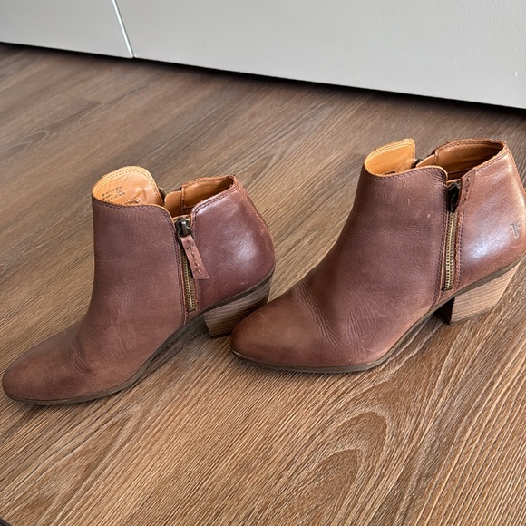 Women’s Frye ankle boots - Picture 2 of 5